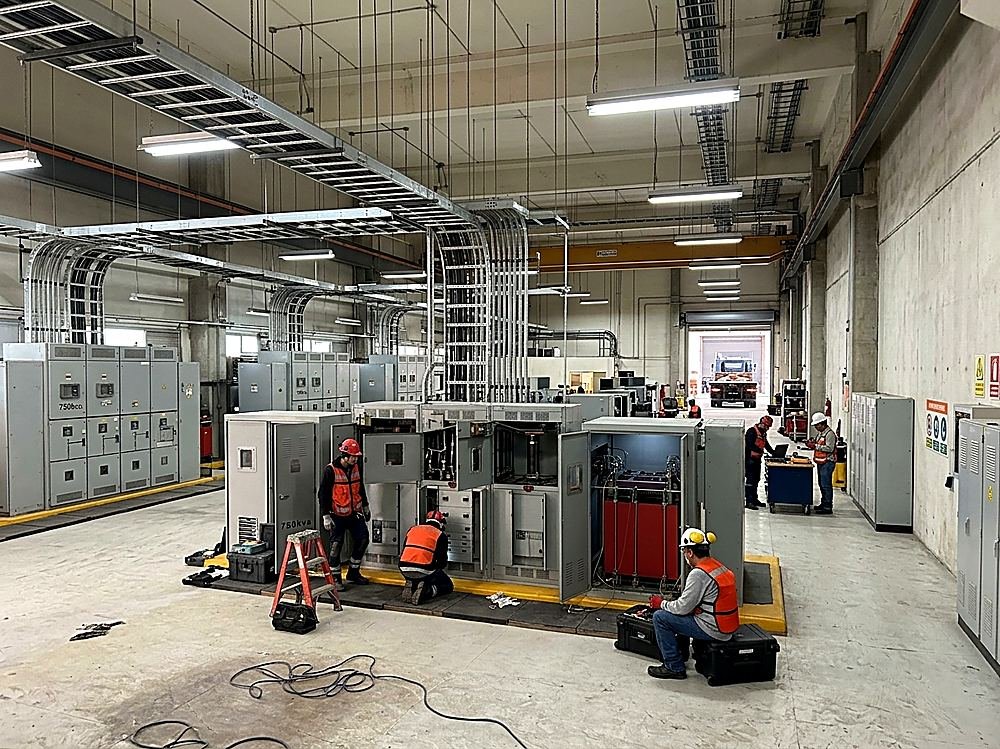 Instalación de tableros y equipo eléctrico en obra electromecánica